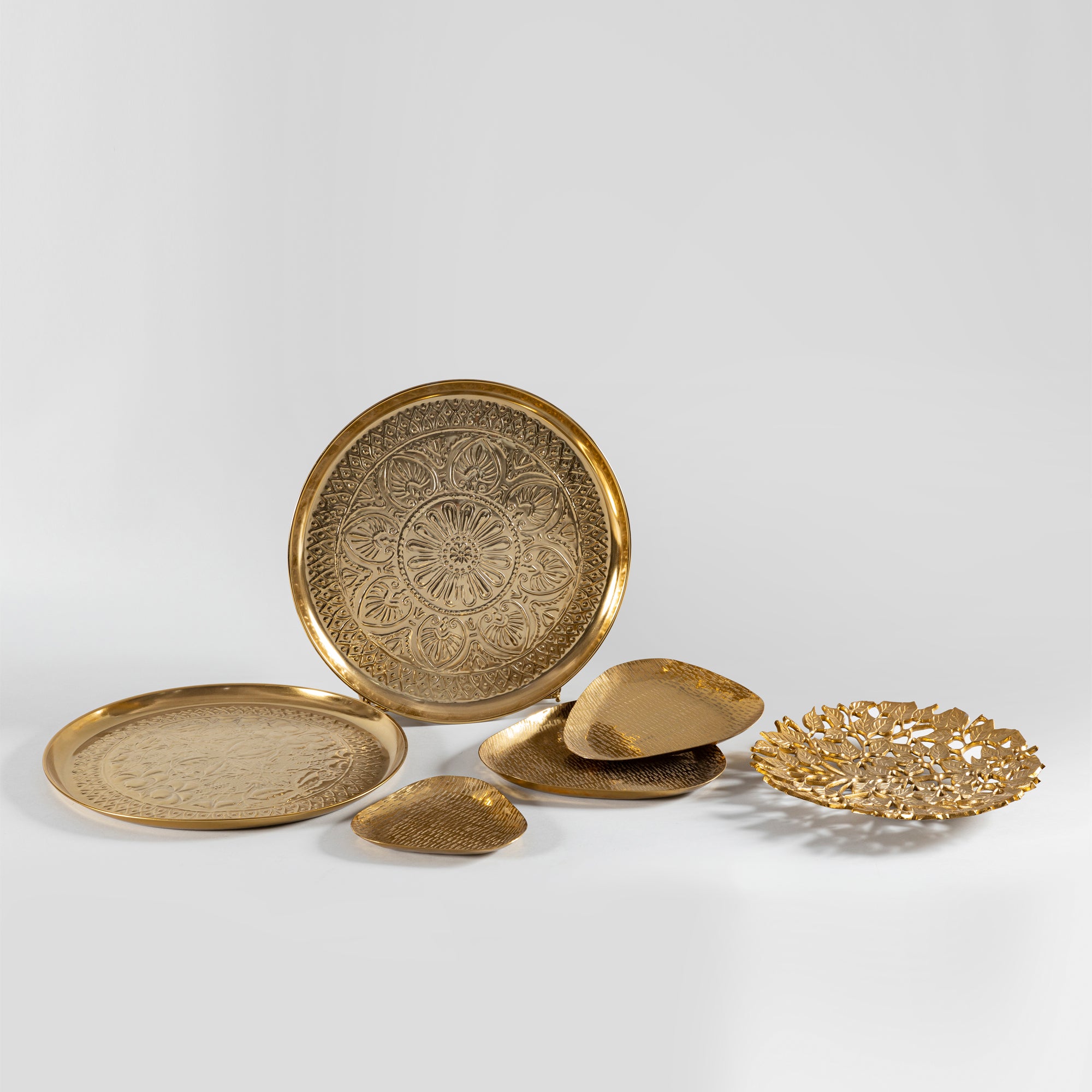 How to Choose the Perfect Wooden Serving Tray: Tips and Tricks